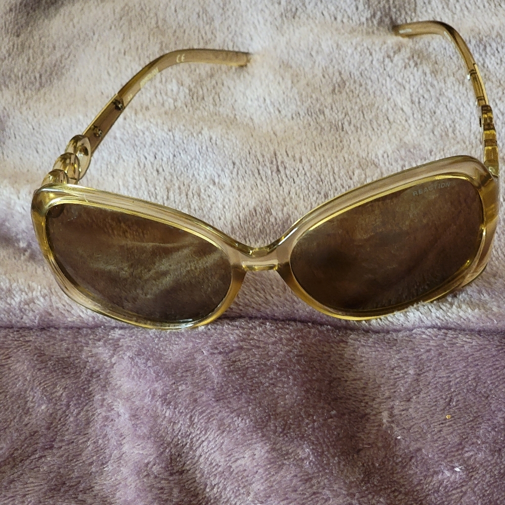 Kenneth Cole reaction sunglasse gold color good condition